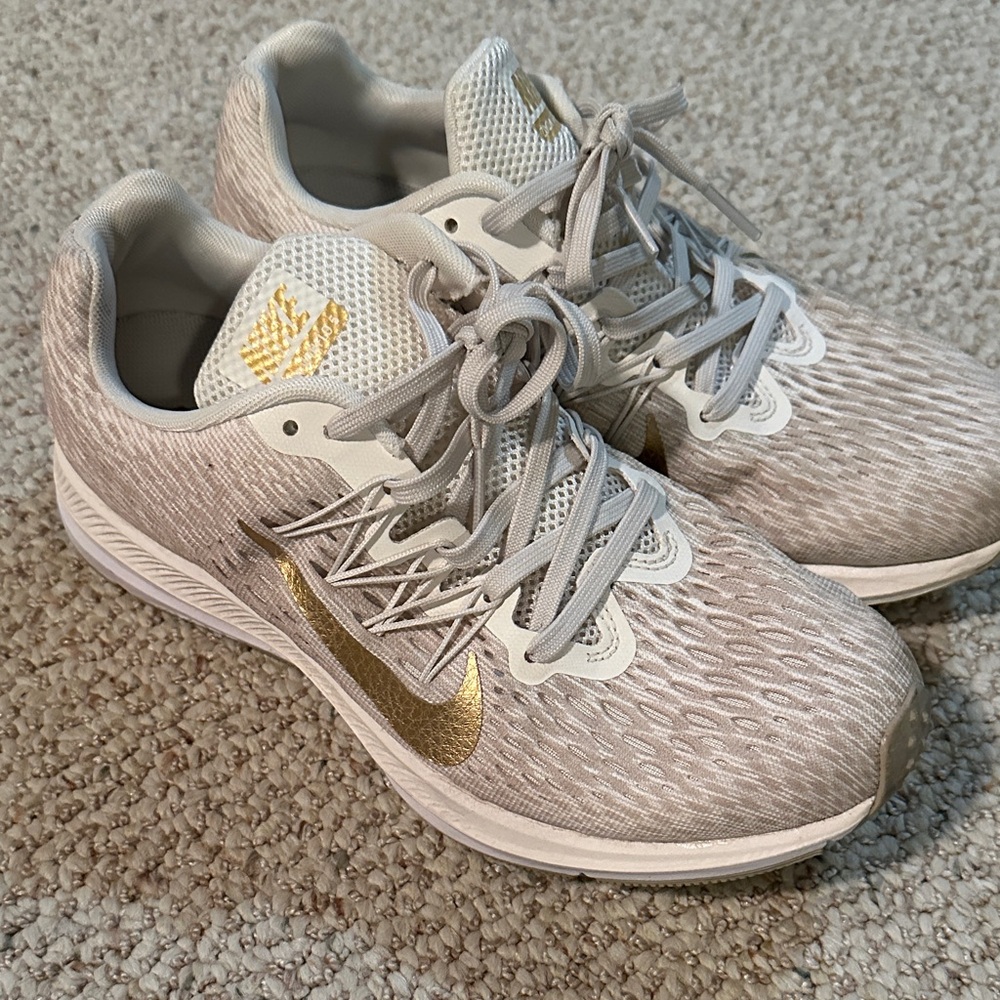 Nike Women's Athletic Shoes in Cream and Gold